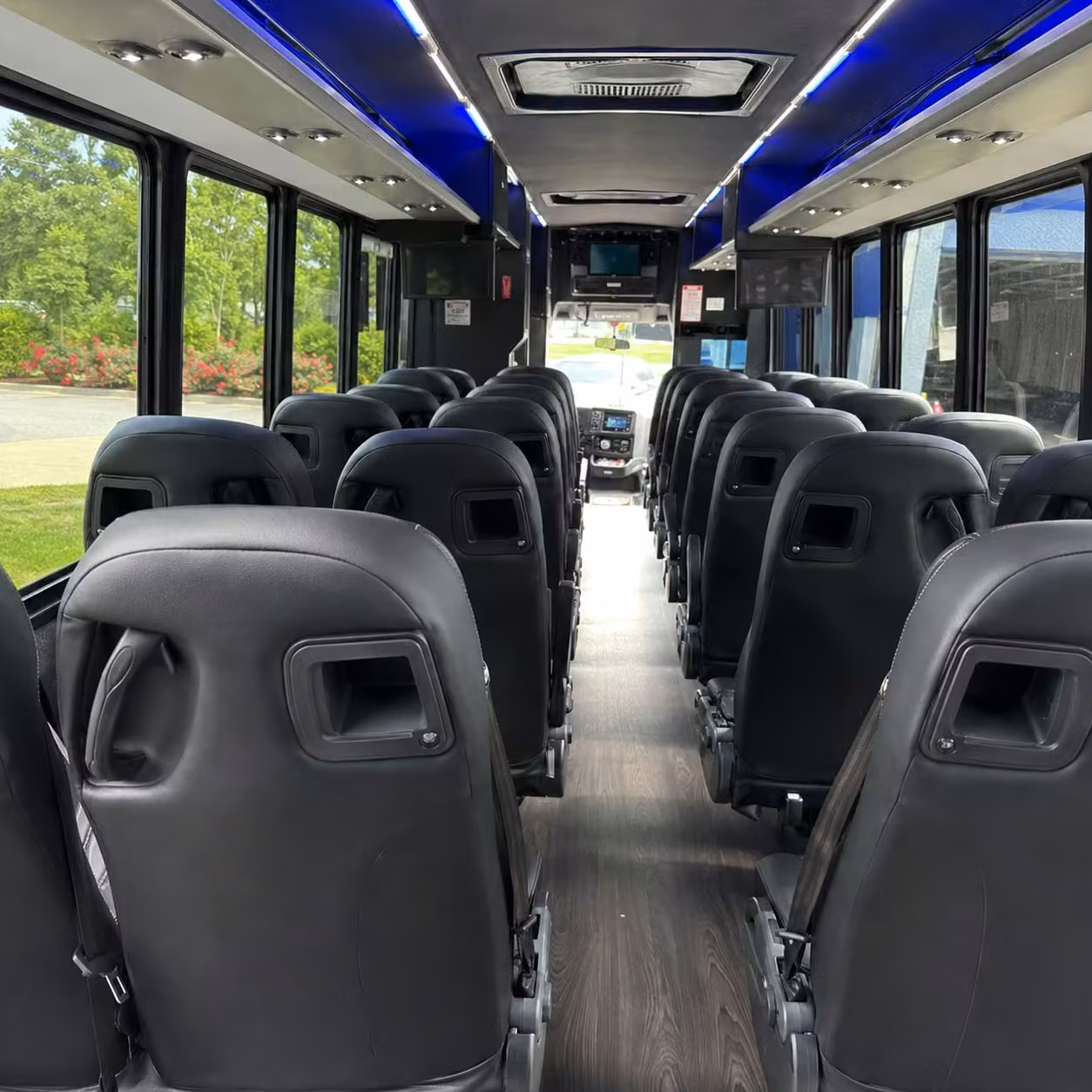 tyler 25 passenger minibus rental